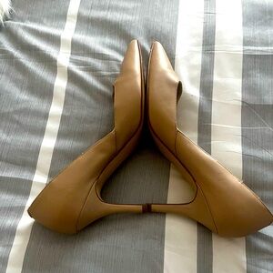 Marc Fisher nude pump